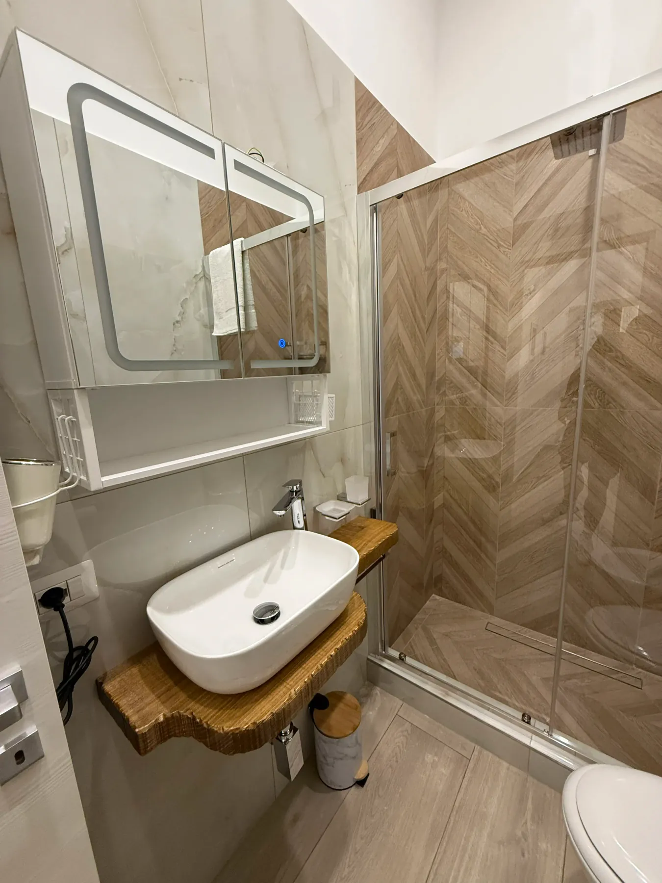 Dusche im Bad des Cagrovi Gold