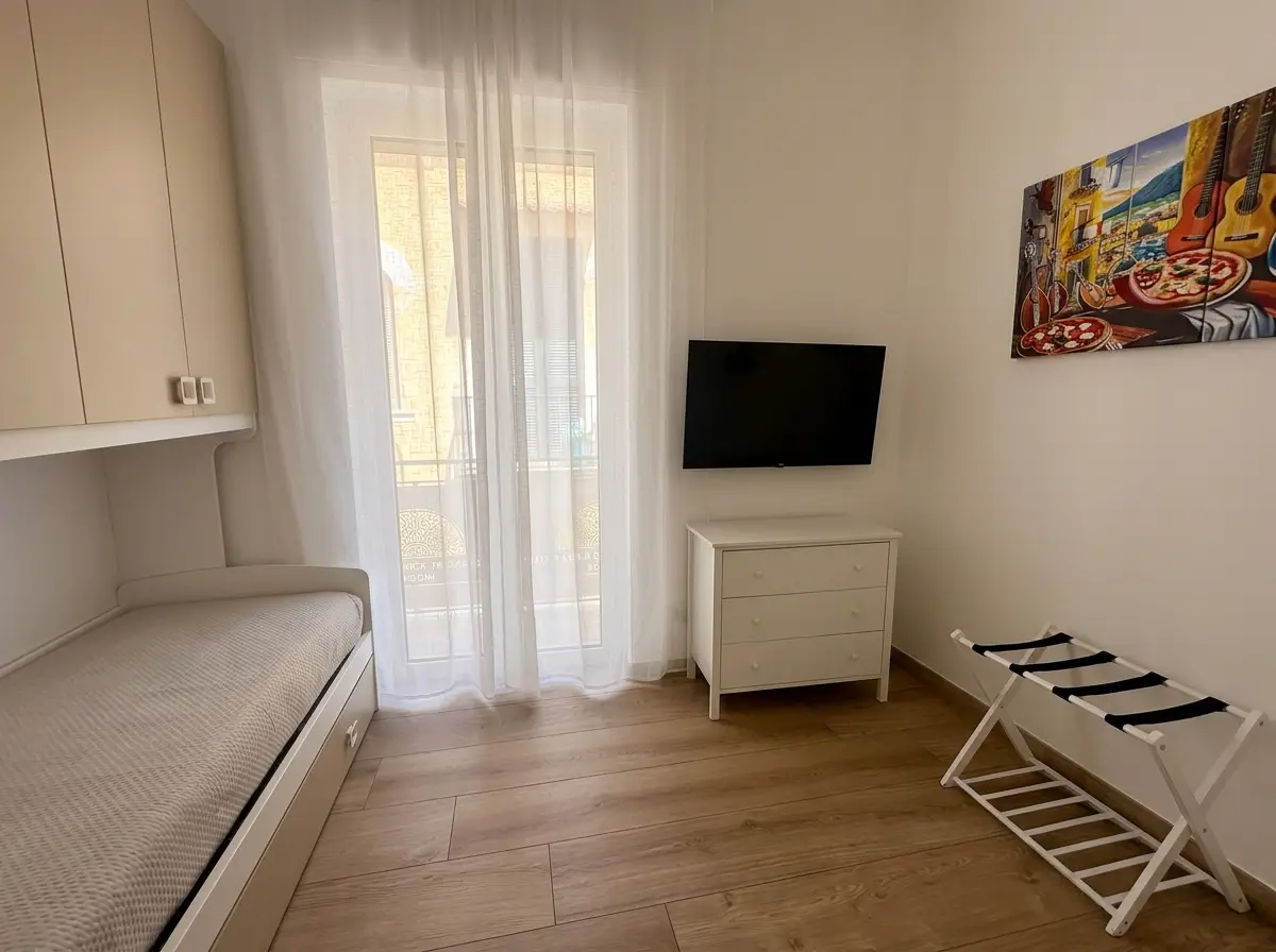 Fenster des zweiten Schlafzimmers im Cagrovi Silver